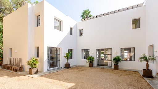 Villa Cardona Others