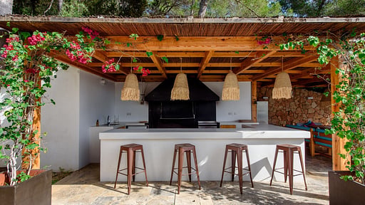 Villa Cardona BBQ equipment