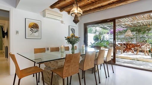 Villa Carretera Dining area