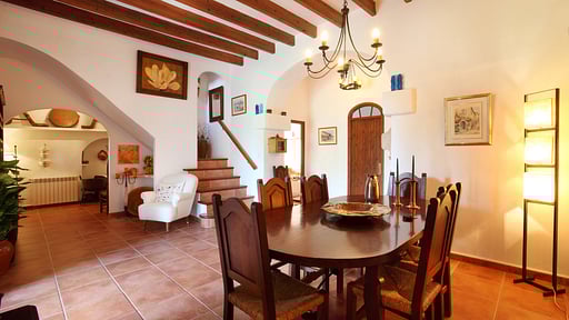 Cas Mal Ric Dining area