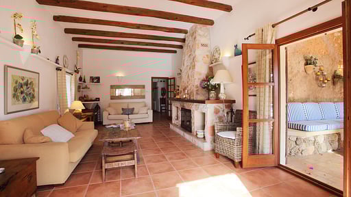 Cas Mal Ric Living room