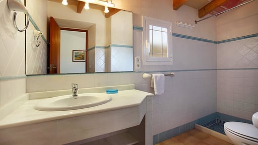 Cas Teuler Petit Bedroom 3