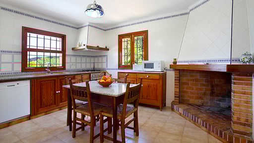 Cas Teuler Petit Kitchen