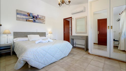 Cas Teuler Petit Bedroom 3