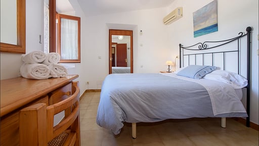 Cas Teuler Petit Bedroom 4