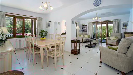 Casa Baskins Dining area