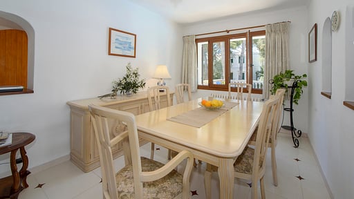 Casa Baskins Dining area