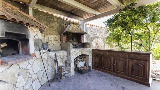 Villa Casal Paterno BBQ equipment