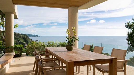 Villa Cascade Dining area 2