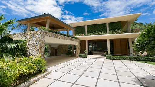 Villa Cascade Parking areas