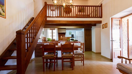 Villa Castleton Dining area