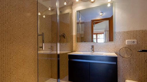 Villa Castleton Bedroom 1