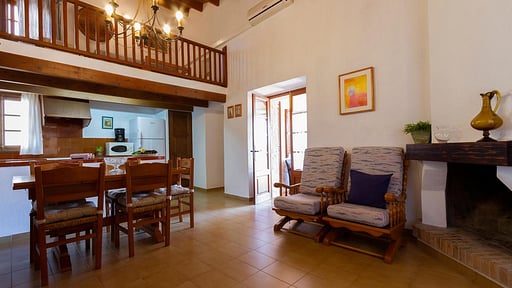 Villa Castleton Dining area