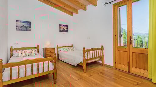 Villa Cedar Bedroom 4