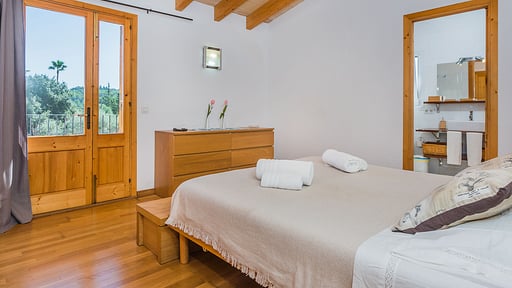 Villa Cedar Bedroom 2