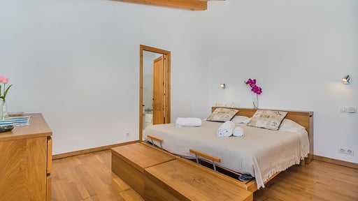 Villa Cedar Bedroom 2