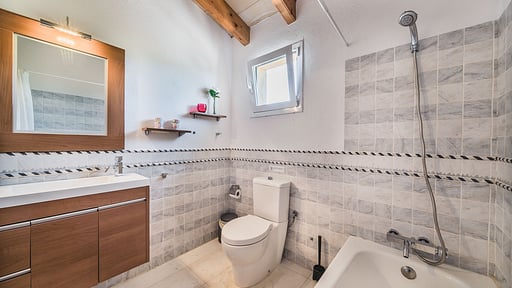 Villa Cedar Bedroom 3