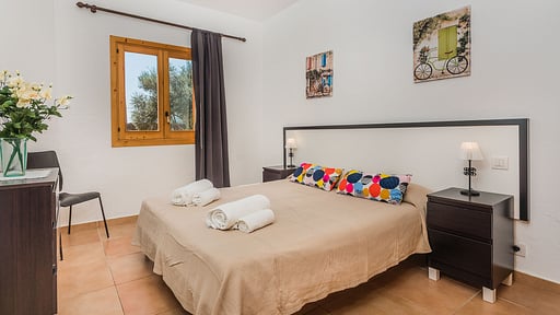 Villa Cedar Bedroom 3