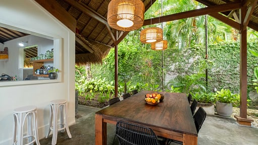 Villa Celeste Dining area
