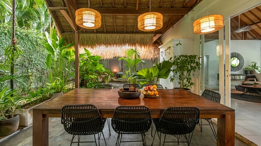 Villa Celeste Dining area