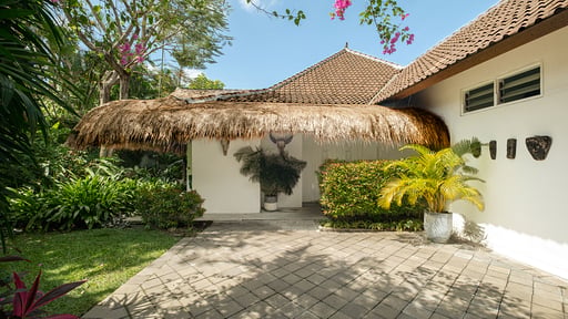 Villa Celeste Parking areas