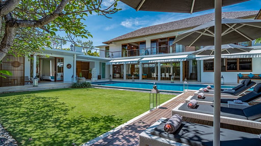 Villa Cendrawasih Piscina