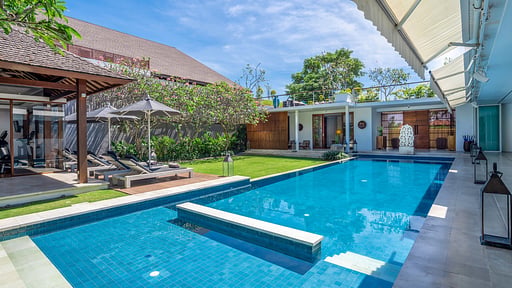 Villa Cendrawasih Piscina