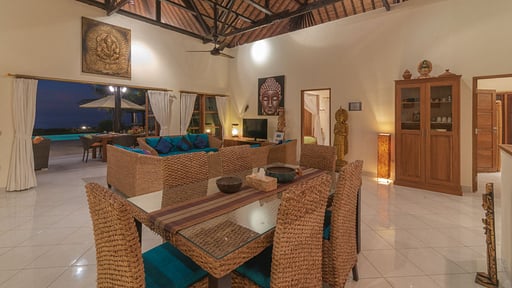 Villa Cerah Lovina Dining area 2