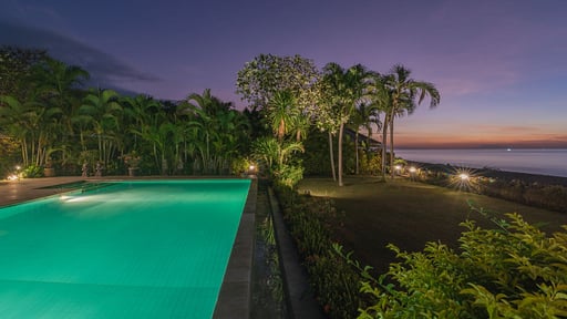 Villa Cerah Lovina Swimming pool