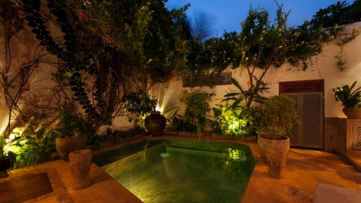 Villa Chandolu Бассейн