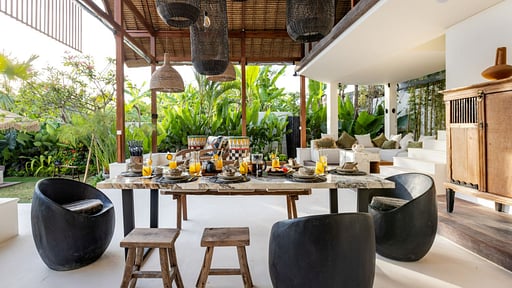 Villa Chempaka Dining area