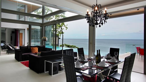 Villa Chi Dining area