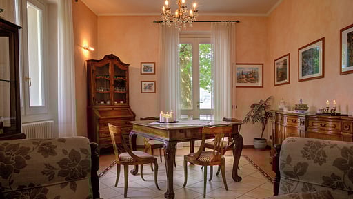 Villa Chicca Dining area
