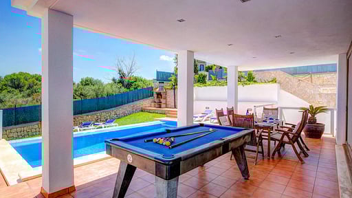 Villa Chiki Billiard
