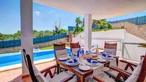 Villa Chiki Dining area