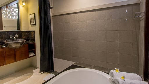 Villa Chimera Green Bedroom 1