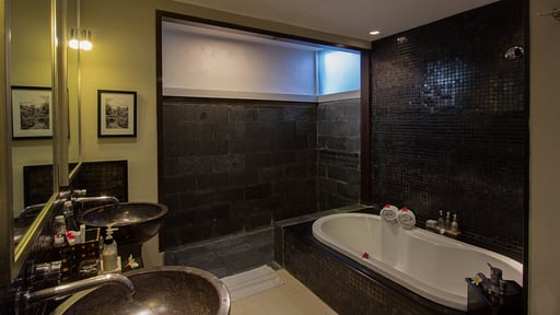 Villa Chimera Green Bedroom 1