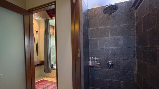 Villa Chimera Orange Bedroom 2