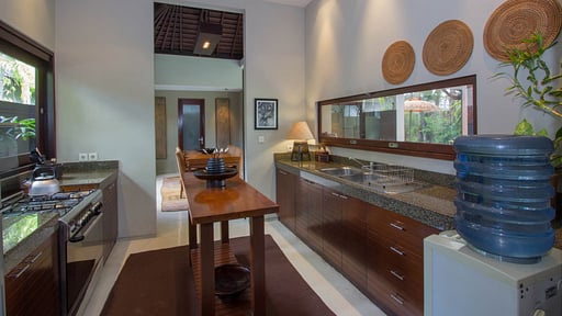 Villa Chimera Orange Kitchen