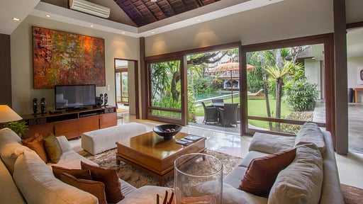 Villa Chimera Orange Living room