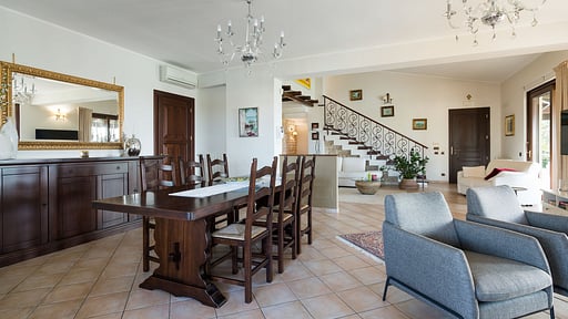 Villa Cielo Dining area