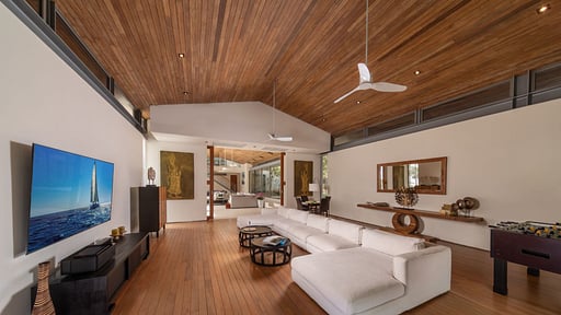 Villa Cielo Media room