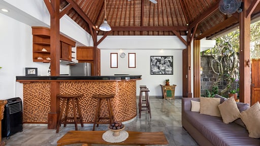Villa Cinta Dining area