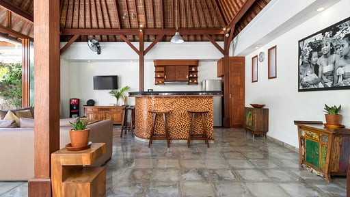 Villa Cinta Dining area