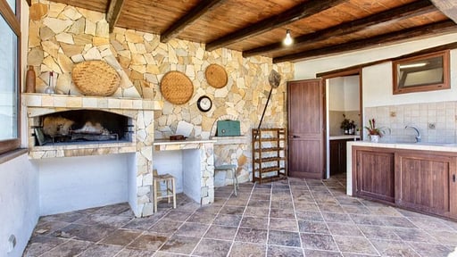 Villa Claire de Lune BBQ equipment