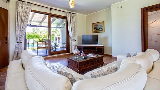 Villa Claire de Lune Media room