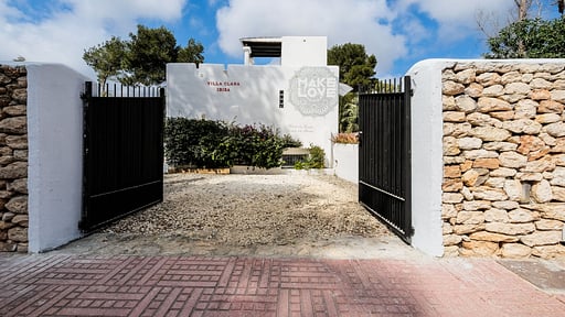 Villa Clara Parking areas