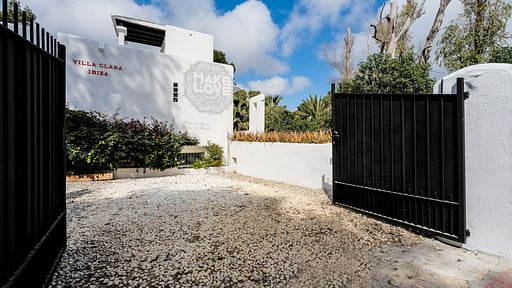 Villa Clara Parking areas