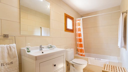 Villa Clos Bedroom 2