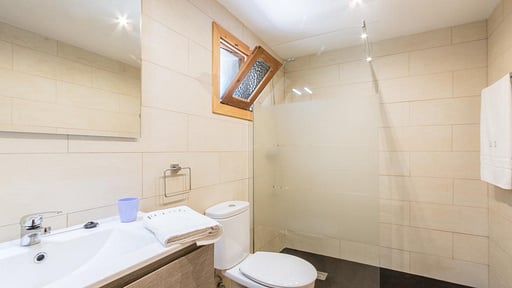 Villa Clos Bedroom 1